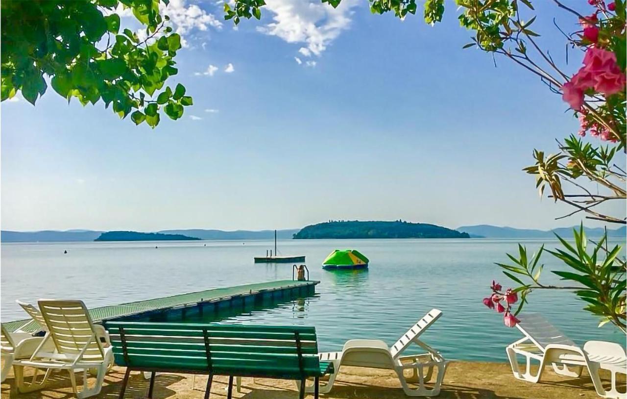 Beautiful Stacaravan In Tuoro Sul Trasimeno Villa Exterior foto