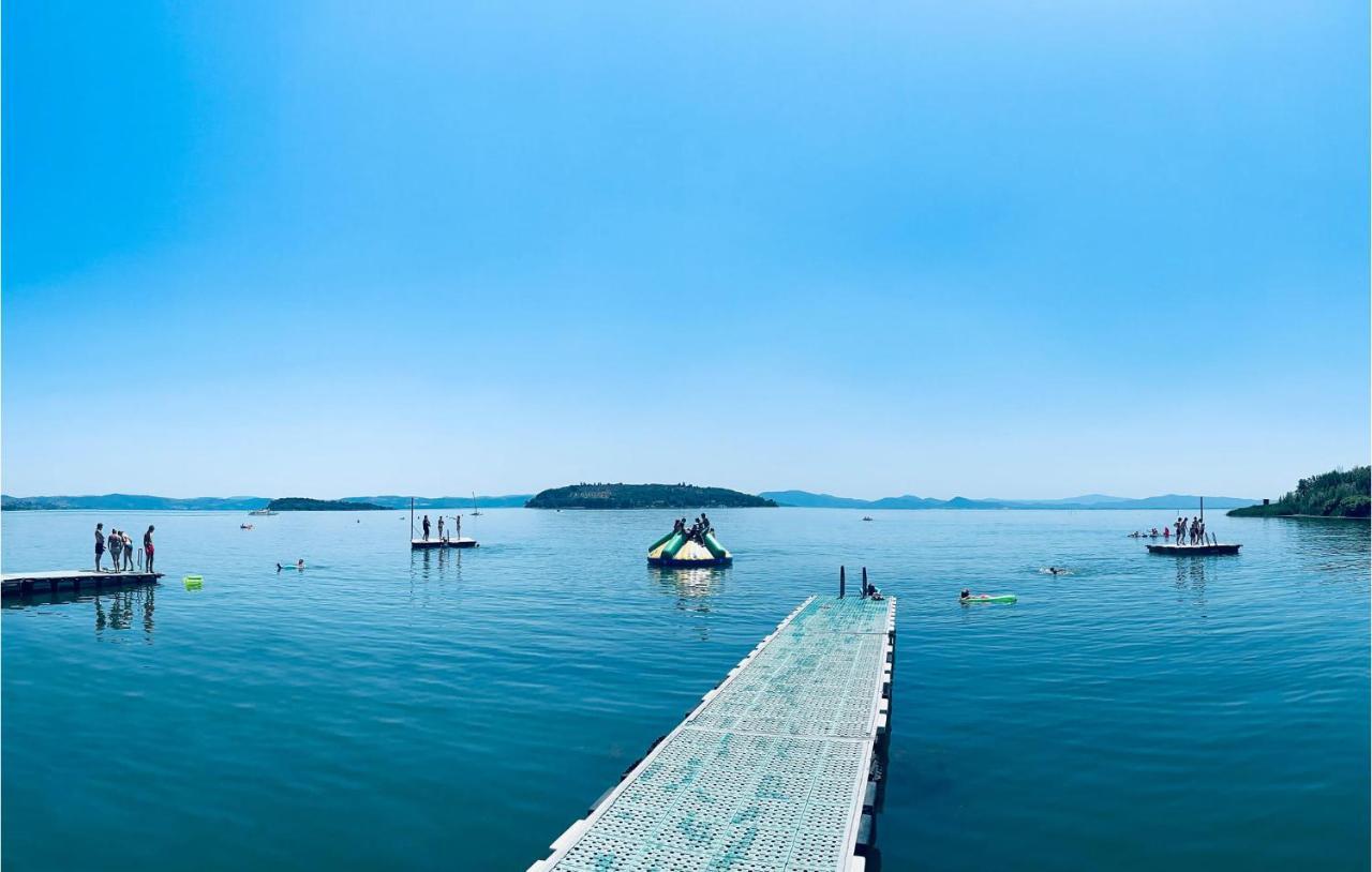 Beautiful Stacaravan In Tuoro Sul Trasimeno Villa Exterior foto